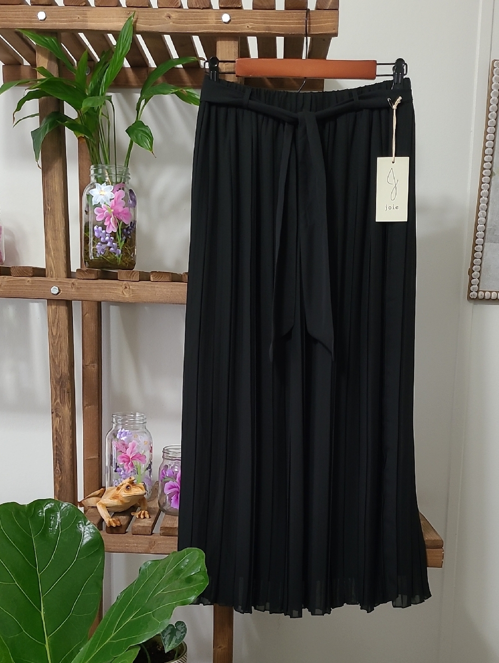 NWT Black Chiffon Belted Pleated Skirt